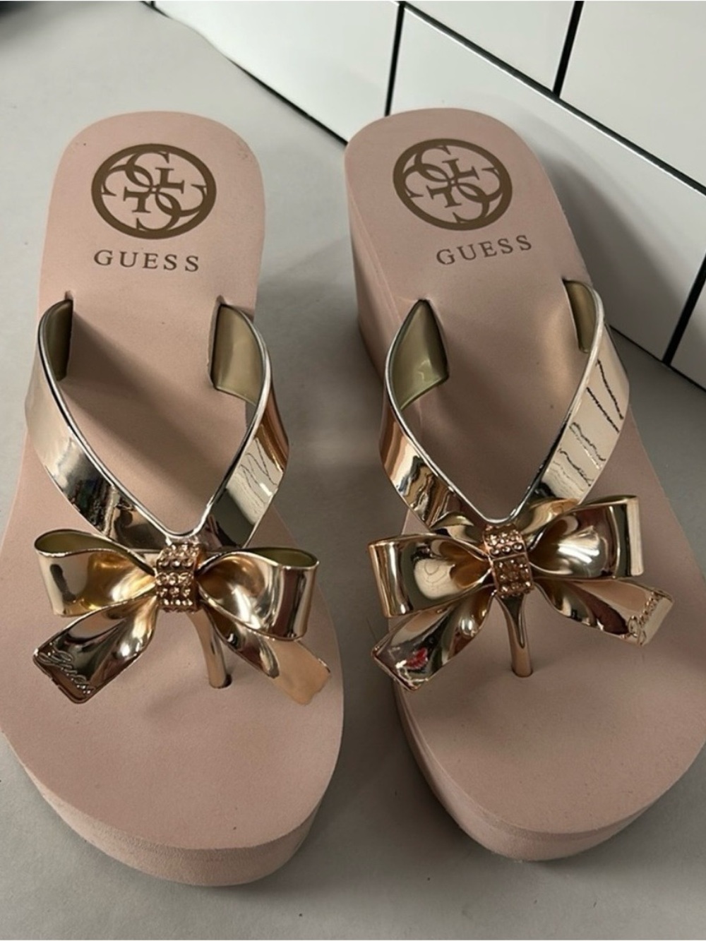 GUESS Women's Size 8 Siarra Flip-Flop Wedge Sandals Pink Bow Retro Y2K Barbie